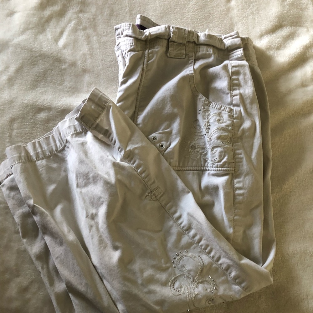 Light khaki capris